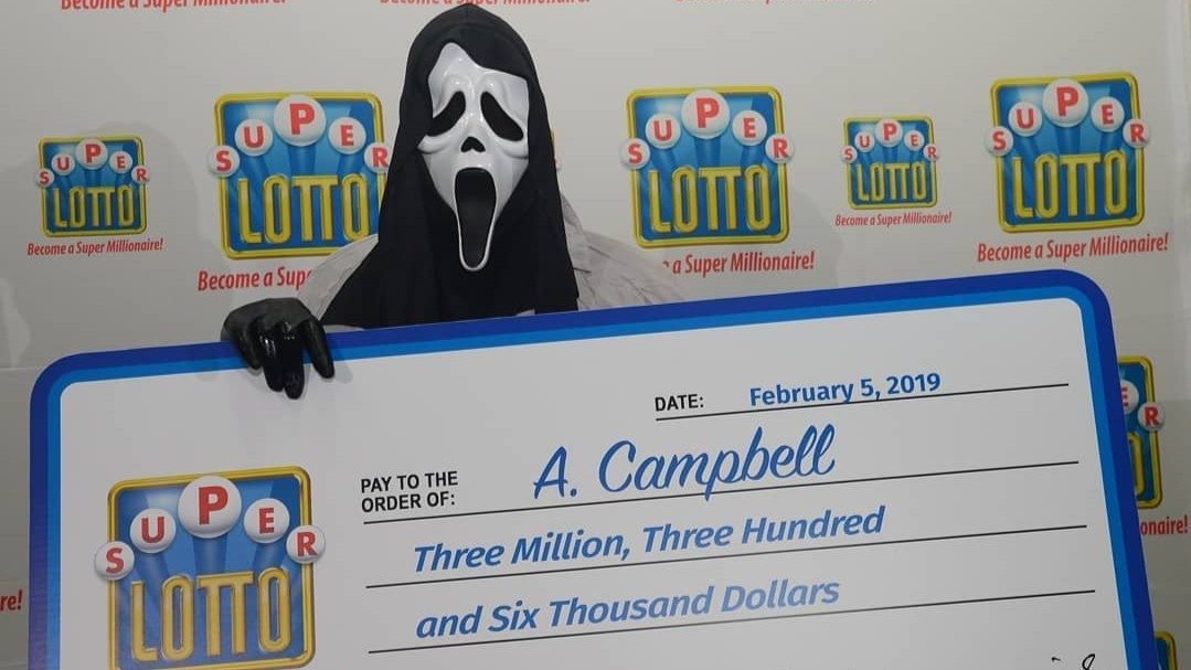 Man disguises himself in 'Scream' mask to accept 158.4...